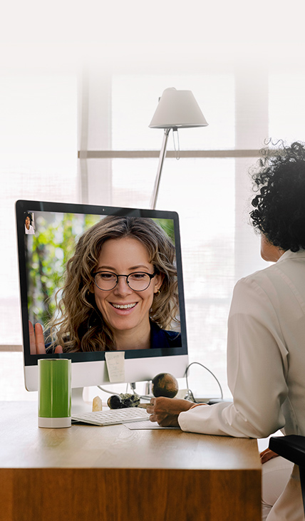 Woman speaking to doctor over a computer about ONZETRA® Xsail® (sumatriptan nasal powder)